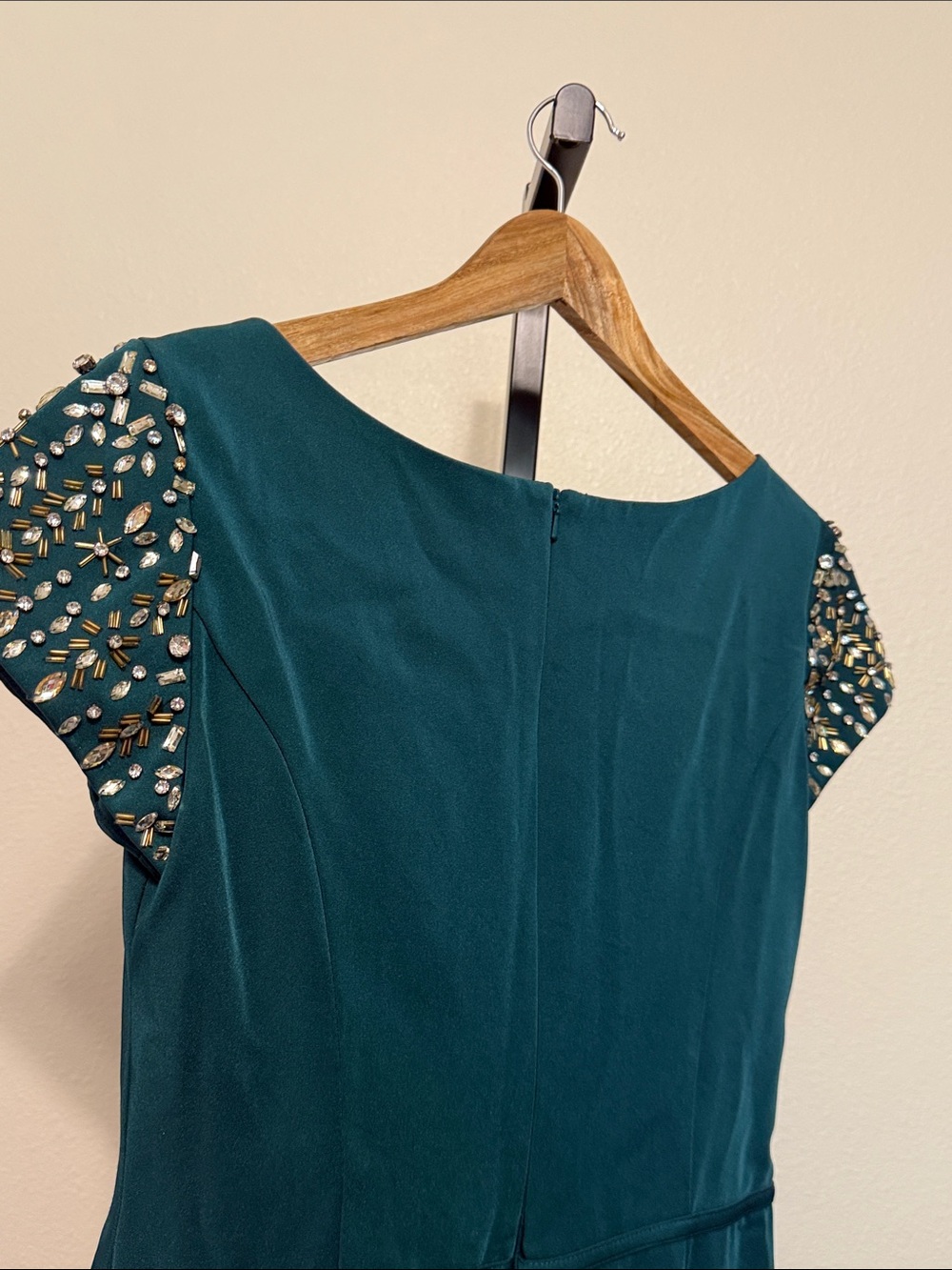 MacDuggal 🌹Emerald Beaded Cap-Sleeve Evening Gown - Picture 16 of 16